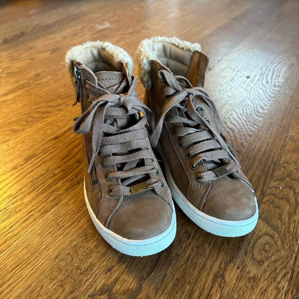 UGG High Top Sneakers | Size 7.5 - Picture 7 of 7